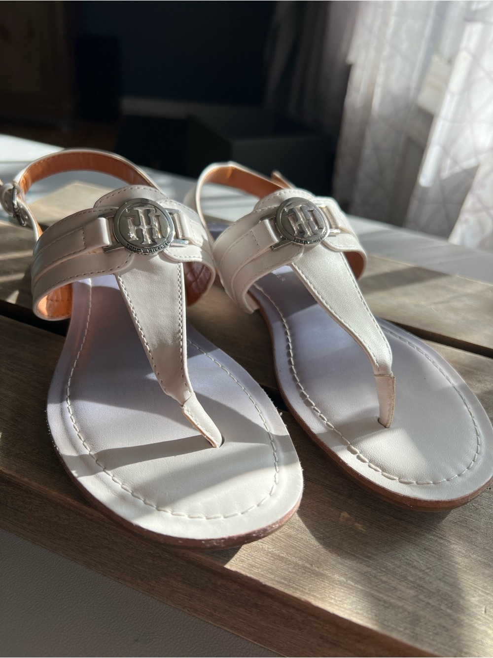 Tommy Hilfiger White Leather T-Strap Logo Sandals